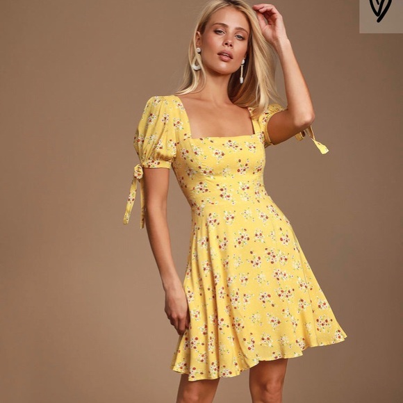 Lulus Dresses & Skirts - Lulus Yellow Floral Skater Dress